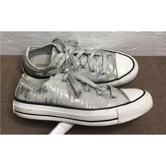 Converse Chuck Taylor Women's Low Top Sneaker Silver Metallic Canvas Size 6 - Picture 1 of 14